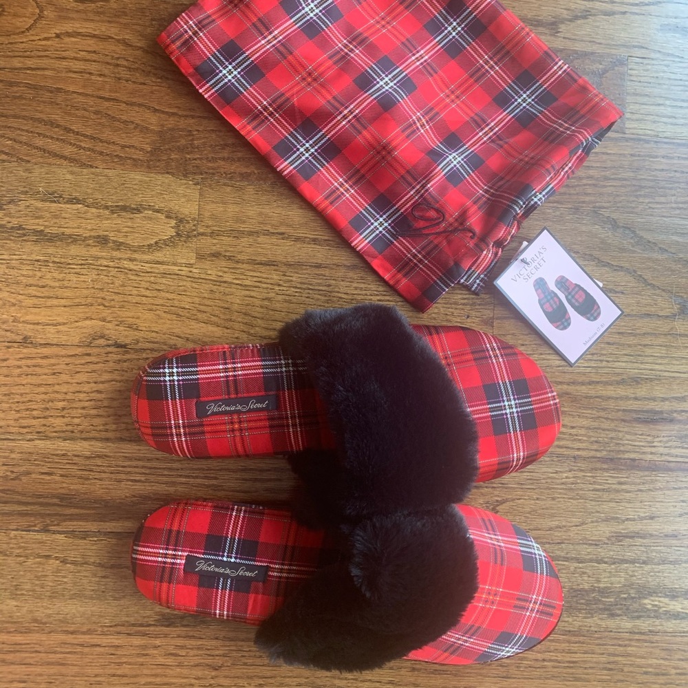 Victoria secret slippers size 7/8